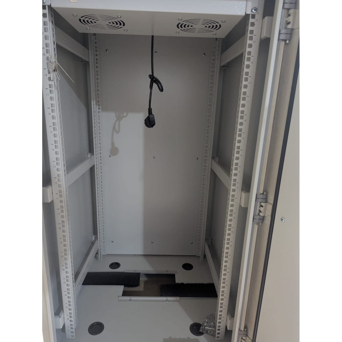 Rack RackTech 22U 600x600 Floor Standing Outdoor Server Rack Cabinet (RT-O22U-6060) - IP55 Weatherproof